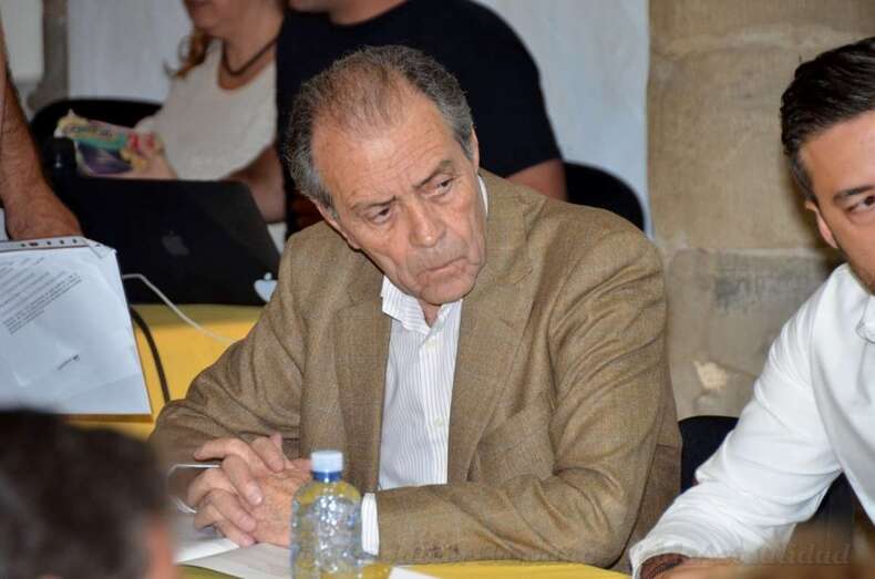 Momento de la intervención de José Suárez, ayer en la mesa institucional del Plan Integral de Jinámar (Foto TA)